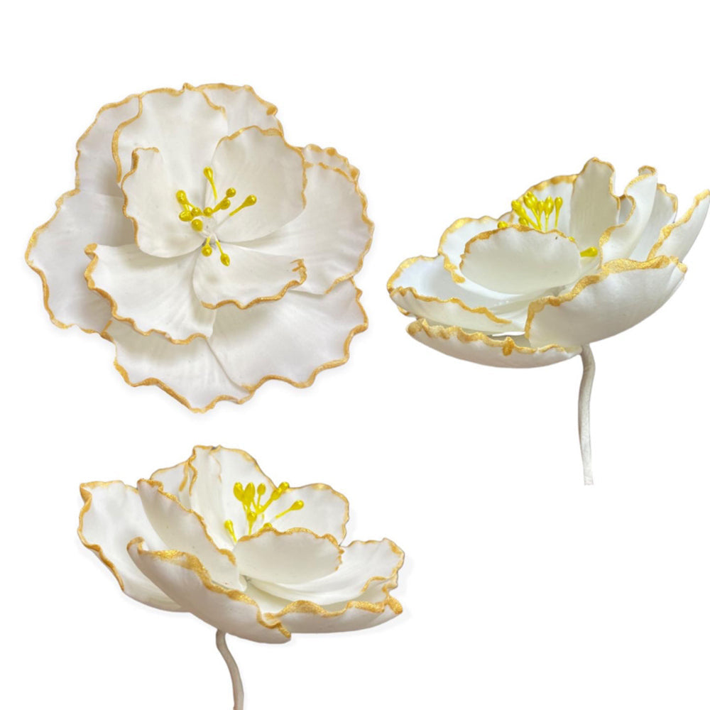Comestible decoration, Camellia white with gold