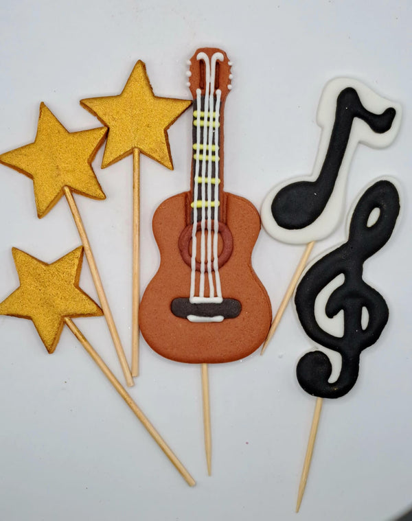 Decoratiuni pasta de zahar, Instrumente muzicale, prevazute cu bete de sustinere