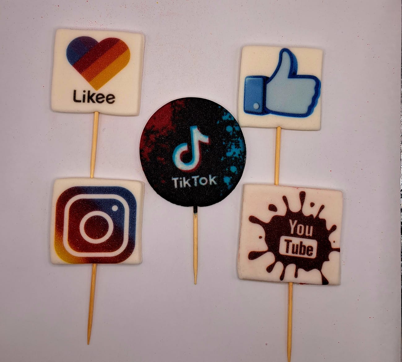 Decoratiuni pasta de zahar, TIK TOK