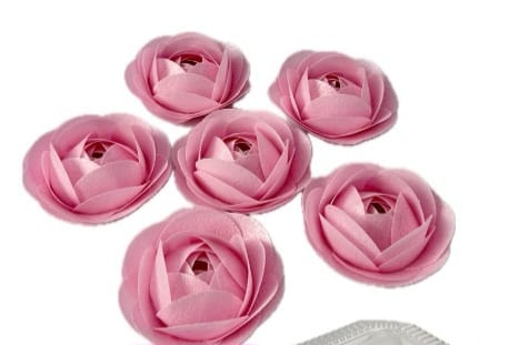 Decoratiuni pasta de zahar, din foi de vafe roz