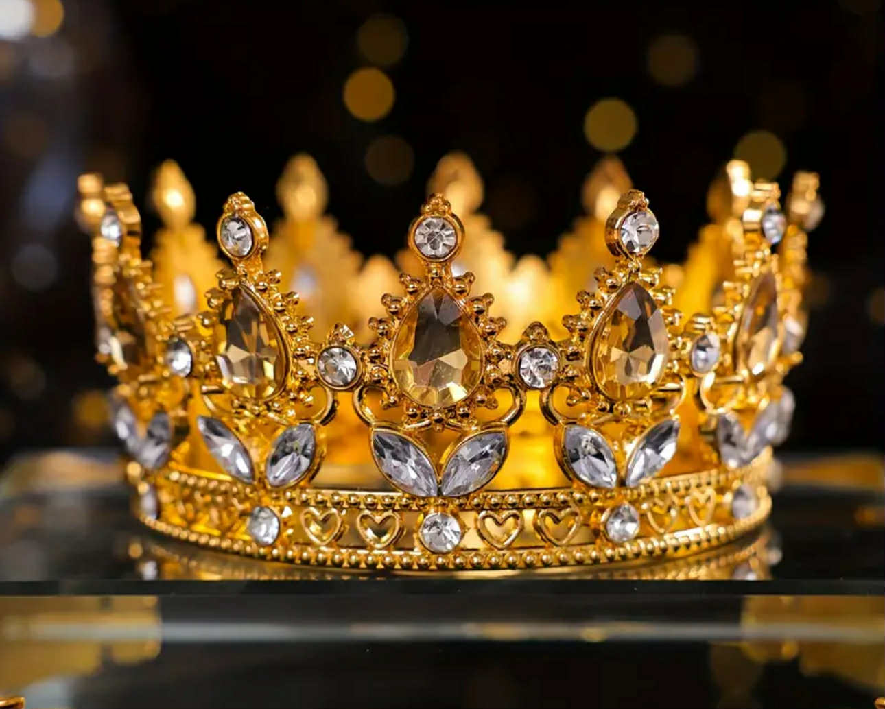 Coronita Aurie Din Metal Cu Pietre - Decoratiune Festiva Pentru Torturi Si Prajituri La Nunti Botezuri Si Aniversari